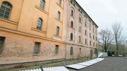 Der Persiusspeicher (links) sollte eigentlich saniert werden. Für den Anbau (hinten) kommt das wohl zu spät. 