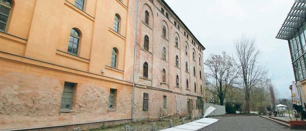 Der Persiusspeicher (links) sollte eigentlich saniert werden. Für den Anbau (hinten) kommt das wohl zu spät.