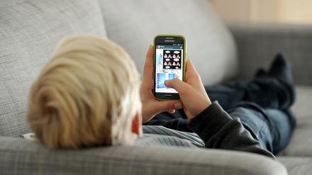 Potsdams Jugendliche wollen am liebsten chillen und hängen gerne am Smartphone. Wie können sie für Jugendklubs begeistert werden?