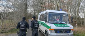 Am Montag suchten die Ermittler bereits am Herzberger See in Brandenburg nach der vermissten Rebecca. Dort suchten sie am Dienstag weiter.