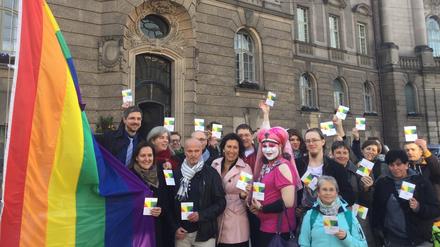 Auch in diesem Jahr soll die Regenbogenfahne vor dem Stadthaus gehisst werden.