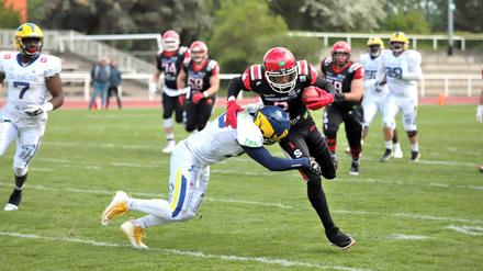 Königliche gegen Kreuzritter. Die Potsdam Royals mit Keevan Lucas (r.) treffen im Eurobowl auf die Amsterdam Crusaders.