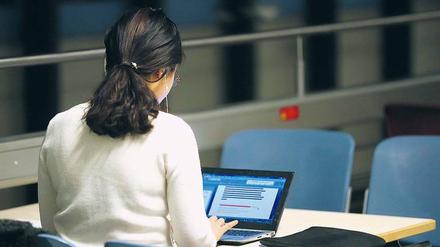 Gretchenfrage. Es geht darum, ob wissenschaftliche Hilfskräfte für die Verwaltung arbeiten. Denn dann müssen sie laut Gericht nach Tarif eingestuft werden.  