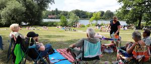 Beliebt bei Alt und Jung. Die Badestelle am Nordufer des Heiligen Sees im Neuen Garten. Inoffiziell, aber von der Stiftung Preußische Schlösser und Gärten geduldet.