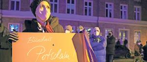 Gegendemonstrantin auf dem Potsdamer Bassinplatz.