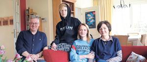 Das Ehepaar Thomas und Dorota Zimdars (l. und r.) mit Viiktoria Nevhad und deren Sohn Dania.