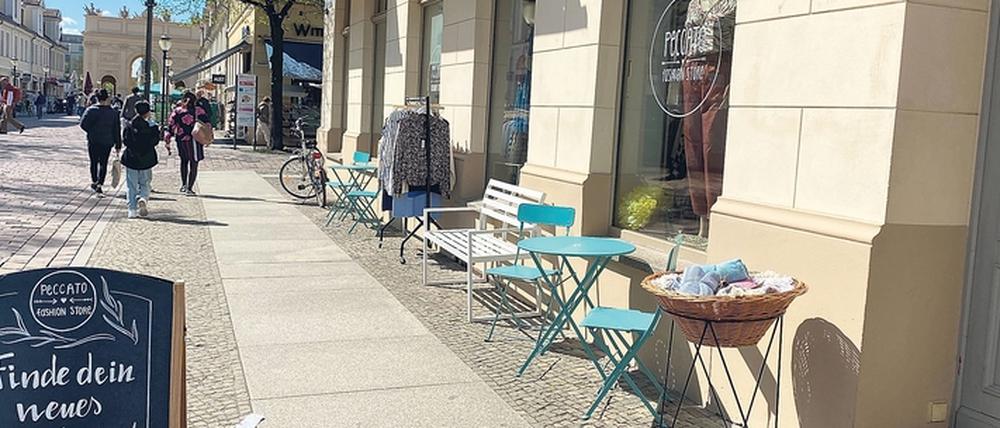 In einigen vormals leerstehende Ladenflächen in der Brandenburger Straße wird wieder Ware angeboten.