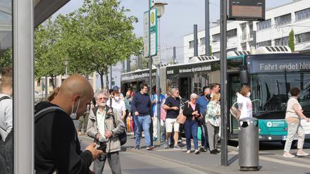 Andrang auf Busse und Bahnen in Potsdam.