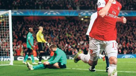 Zähne gezeigt. Robin van Persie und Arsenal schlagen die Übermannschaft aus Barcelona mit deren eigenen Waffen. Foto: Reuters