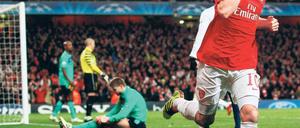 Zähne gezeigt. Robin van Persie und Arsenal schlagen die Übermannschaft aus Barcelona mit deren eigenen Waffen. Foto: Reuters