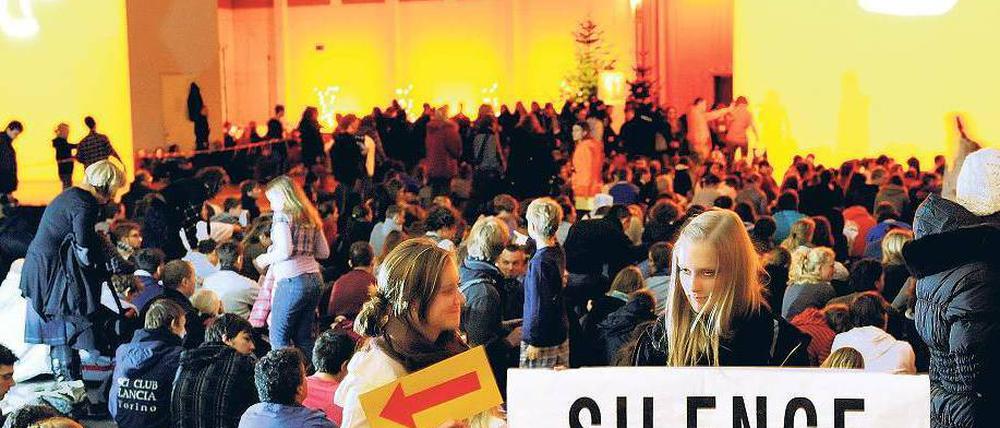 Stille Teilhaber. Die Jugendlichen beten beim Taizé-Treffen nicht nur, sondern erkunden auch die Stadt. Foto: dpa/Maurizio Gambarini