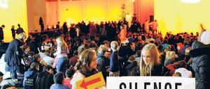 Stille Teilhaber. Die Jugendlichen beten beim Taizé-Treffen nicht nur, sondern erkunden auch die Stadt. Foto: dpa/Maurizio Gambarini