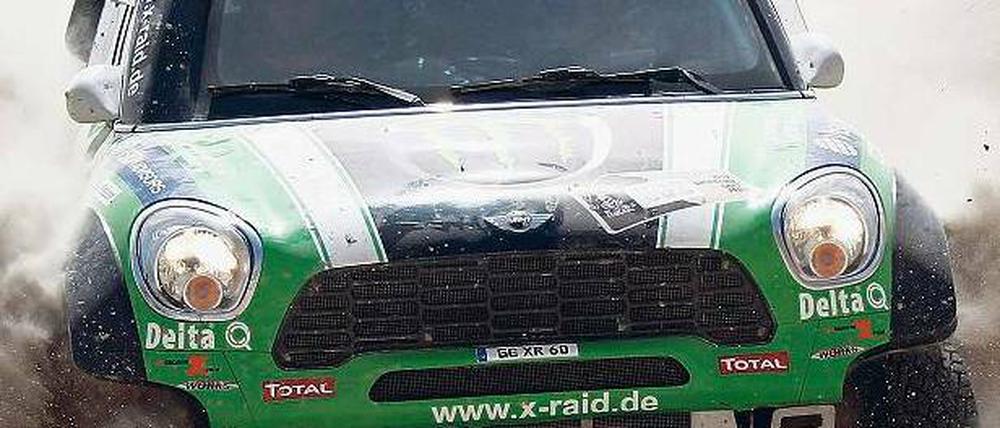 Kühl im Chaos. Stéphane Peterhansel in seinem Mini. Foto: Reuters