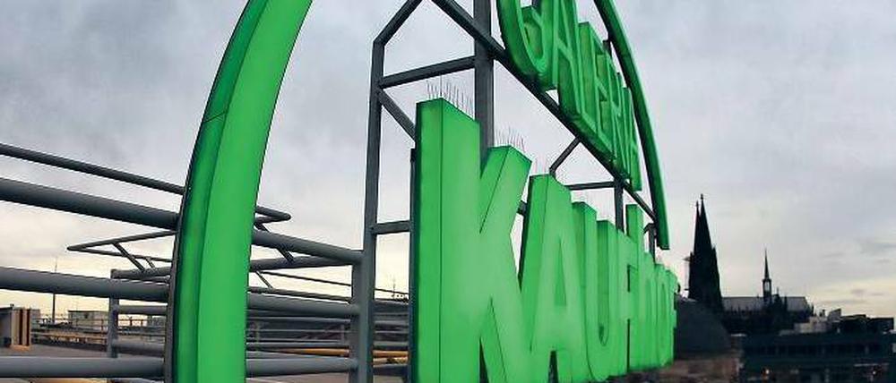 Nicht im Schlussverkauf. Der neue Metro-Chef Olaf Koch hat die Gespräche mit Bietern für die Warenhauskette Kaufhof überraschend auf Eis gelegt. Foto: dpa