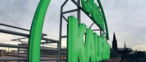 Nicht im Schlussverkauf. Der neue Metro-Chef Olaf Koch hat die Gespräche mit Bietern für die Warenhauskette Kaufhof überraschend auf Eis gelegt. Foto: dpa