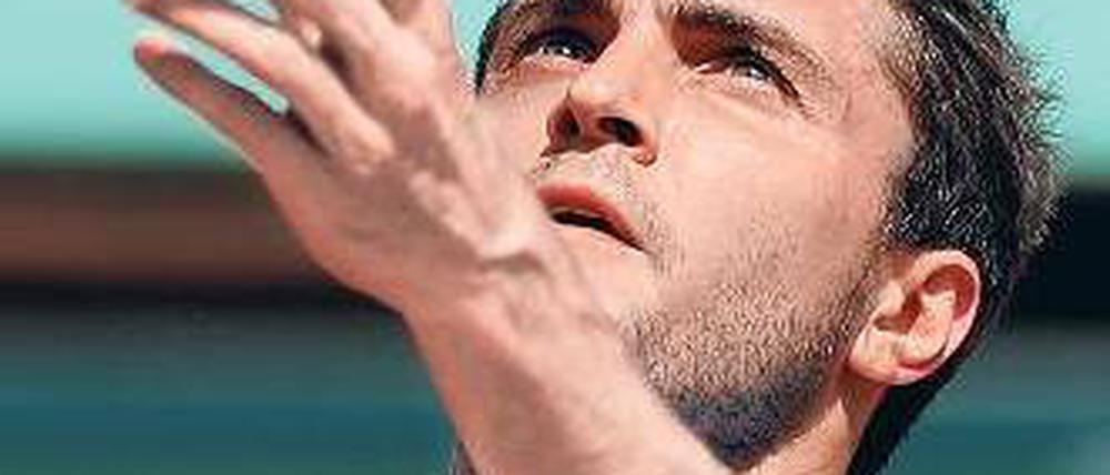 Zweiter Aufschlag. Endlich kann Baker einmal verletzungsfrei Tennis spielen. Foto: dpa