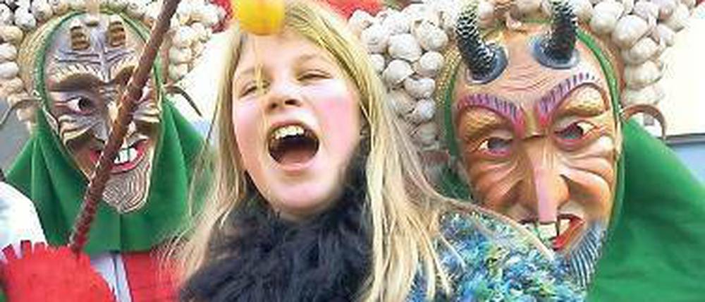 Buh! Schwäbischer Wettkämpfer bei EM im Kindererschrecken – nebst Kind. Foto: dpa