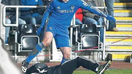 Nerven verloren. Eden Hazard ließ sich kurz vor Schluss provozieren. Foto: Pixathlon