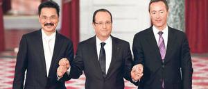 Hand in Hand in Hand. Airbus-Chef Fabrice Bregier (rechts) und Rusdi Kirna von Lion Air feiern den Großauftrag mit Präsident Francois Hollande. Foto: Reuters