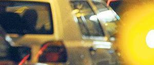 Strengere Regeln sollen ab 2020 für die Autoindustrie gelten. Branchenverbands-Präsident Matthias Wissmann spricht von einer Herausforderung. Foto: picture-alliance/dpa