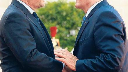 In aller Freundschaft. Hollande (links), Gauck am Dienstag in Paris. Foto: dpa