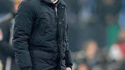 Ohne Einfluss. Jens Keller hätte zur Pause zehn Spieler auswechseln können.Foto: dpa
