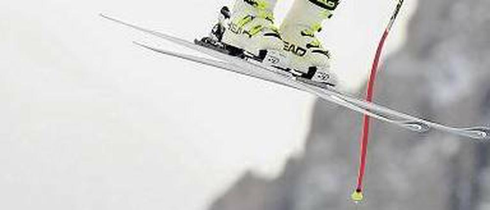 Leicht abgehoben. Tobias Stechert gewann schon im Training an Höhe. Foto: AFP