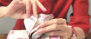 Geld wechseln. Die indonesische Wirtschaft, die größte in Südostasien, wuchs 2013 so langsam wie zuletzt vor vier Jahren. 