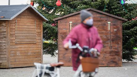 In Senftenbergs Fußgängerzone trifft man nur vereinzelt Menschen.