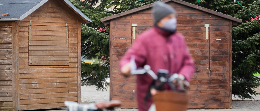 In Senftenbergs Fußgängerzone trifft man nur vereinzelt Menschen.