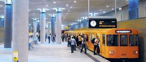 In aller Kürze. Die U-Bahnlinie zwischen Brandenburger Tor und Hauptbahnhof wurde 2009 eröffnet. Der Weiterbau bleibt ungewiss. 