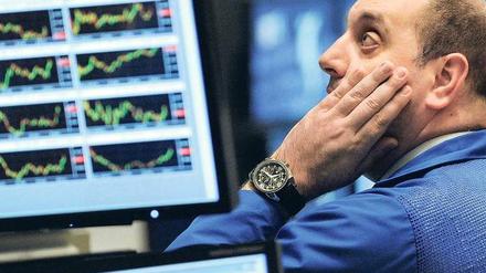 Reine Nervensache. Börsianer in aller Welt sind in diesen Tagen hin- und hergerissen zwischen Skepsis und Optimismus. Die Berichtssaison ist gut angelaufen, aber die besseren Prognosen der Unternehmen sind in den meisten Kursen schon verarbeitet. Foto: dpa