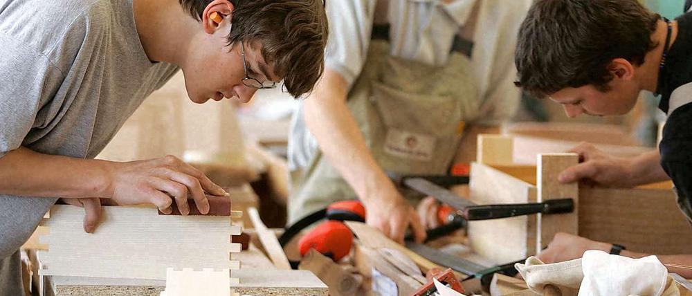 Lehrlinge lassen sich lieber im Westen ausbilden.