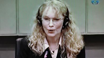 Mia Farrow im Zeugenstand.