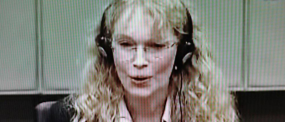 Mia Farrow im Zeugenstand.