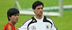 Bundestrainer Joachim Löw und Mannschaftskapitän Michael Ballack.