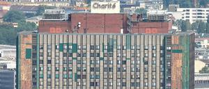 Maroder Klotz. Der Aufsichtsrat beriet über die Zukunft des Bettenhochhauses der Charité: Sanierung oder Neubau?