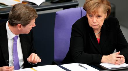 Trübe Aussichten. Holt sich Westerwelle bei der Kanzlerin Rat, wie er die schwierigen Zeiten überstehen kann?