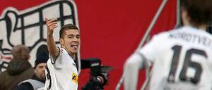 Roman Neustädter feiert sein erstes Bundesligator.