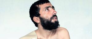 Gesicht und Geschichte. Ein Bild aus der Ausstellung „Kunduz, 4. September 2009“. Eine Explosion riss dem 27-jährigen Mann die rechte Hand ab. 