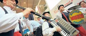 Polnische Kostproben. Volksmusik aus Pierikowiznie, Wurst von Znotnicka-Schweinen und Süßes aus Kajmak – all das wird in der Halle des Nachbarlandes auf der Grünen Woche geboten. 
