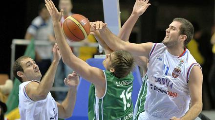 Ausgeliehen: Miroslav Raduljica (r.) kommt von Efes Pilsen Istanbul zu Alba.