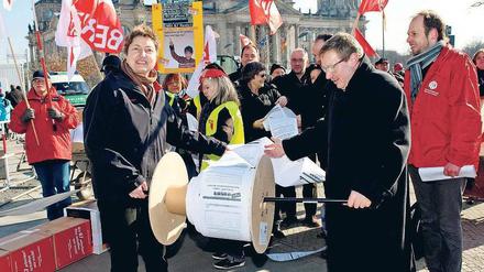 Trommeln gegen die Rente mit 67. Gewerkschaftsprotest vergangene Woche vor dem Reichstagsgebäude.