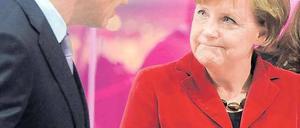Mobile Leselust: Telekom-Chef René Obermann zeigt Kanzlerin Angela Merkel den neuen Online-Kiosk. Foto: dapd