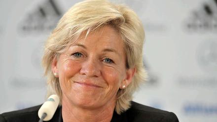 Silvia Neid bleibt Bundestrainerin und will bis 2016 noch häufiger strahlen.