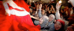 Anhänger der islamistischen Ennahda feiern den Wahlsieg in Tunis.