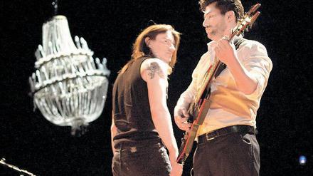 Rock me, baby. Danny Bruder und Tamer Yigit in „Onkelz“. 