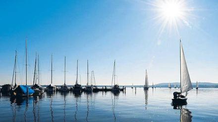 Herbstidyll. Die Wassersportler – wie hier auf dem Müggelsee – haben ihre Saison beendet und ihre Boote nach und nach ans Land gezogen. Im April geht’s dann wieder los mit dem Frühjahrsputz.