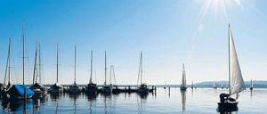 Herbstidyll. Die Wassersportler – wie hier auf dem Müggelsee – haben ihre Saison beendet und ihre Boote nach und nach ans Land gezogen. Im April geht’s dann wieder los mit dem Frühjahrsputz.