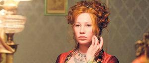 Vom Volk fürs Volk. Getragen von Mundpropaganda gelingt es Adele Spitzeder (Birgit Minichmayr), im Boom der Gründerjahre ihre famose „Bank“ aufzubauen. Foto: BR